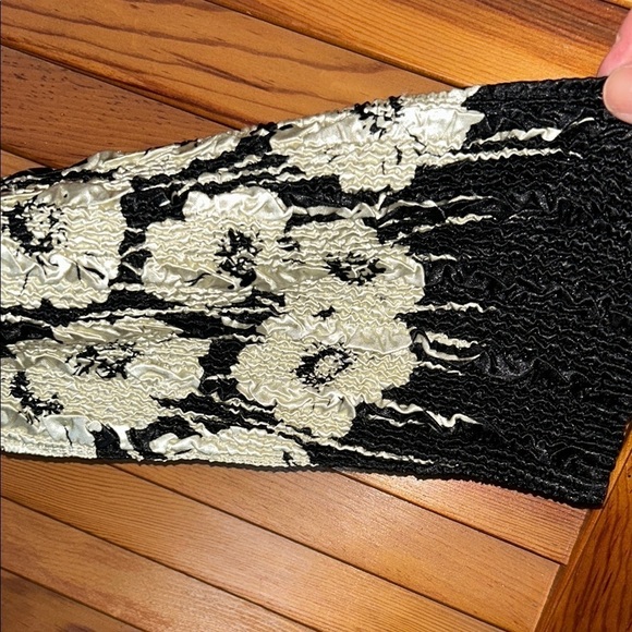 NWT Reversible Black Floral Crush Cardigan Size L/XL From The Seton Shop - Picture 2 of 12